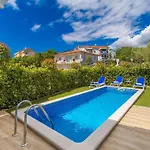 Antonela Mit Privatem Pool By Interhome Vakantiehuis Malinska